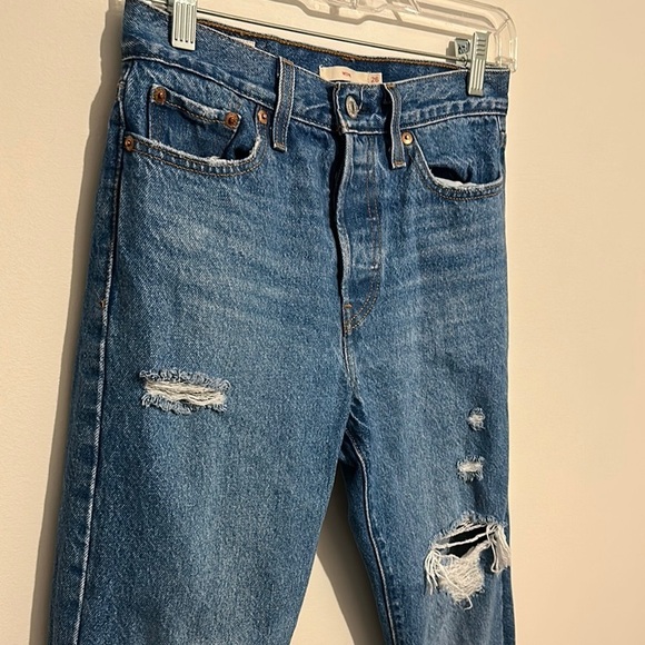 Levi's Blue Wedgie Jeans with Distressed Style Size 26 - Picture 3 of 5